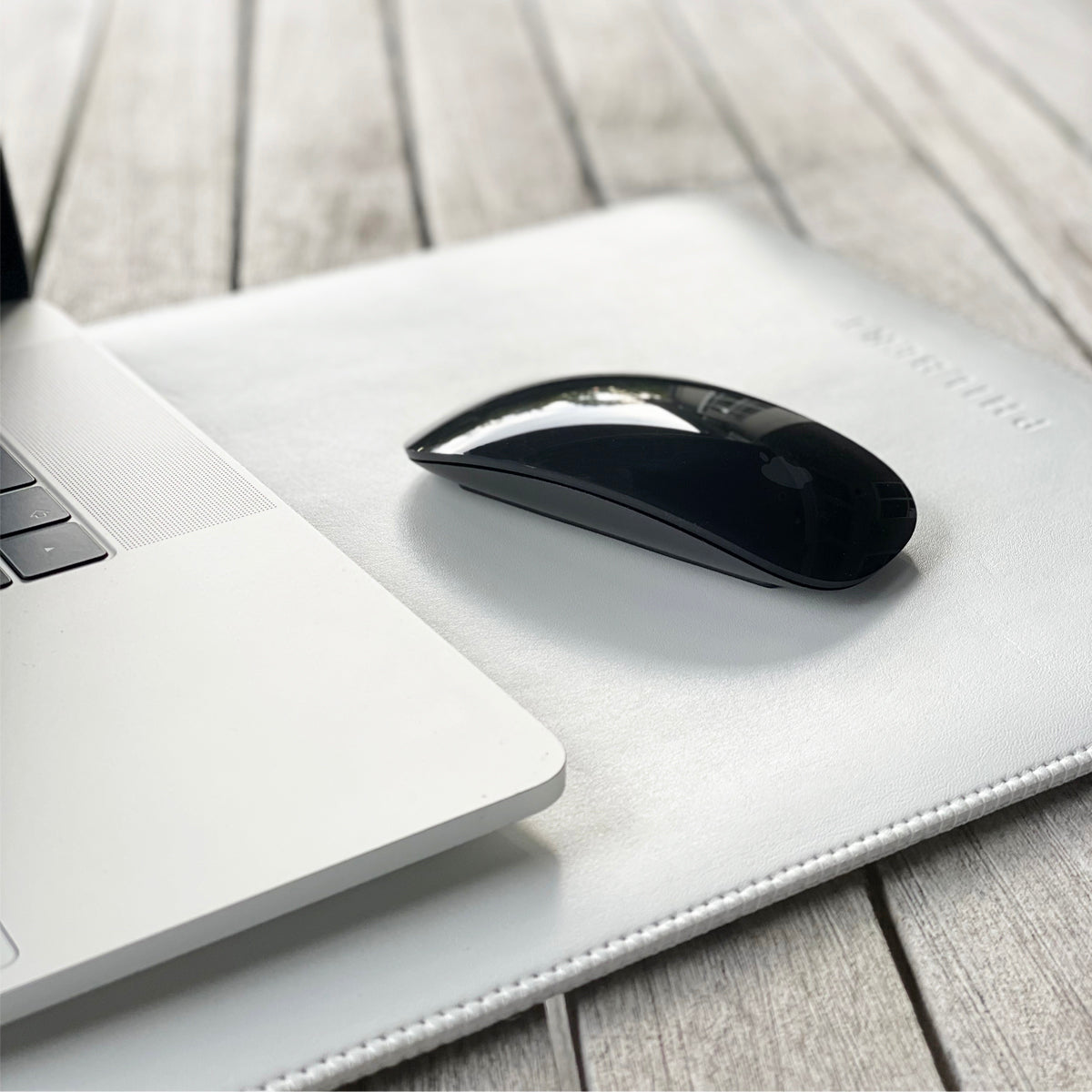 White Ultra-Slim - Vegan Leather Sleeve - Incl. Strap