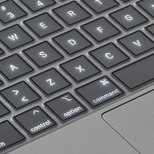 Gennemsigtigt/Sort Europæisk Tastaturcover - MacBook Air 13” 2020