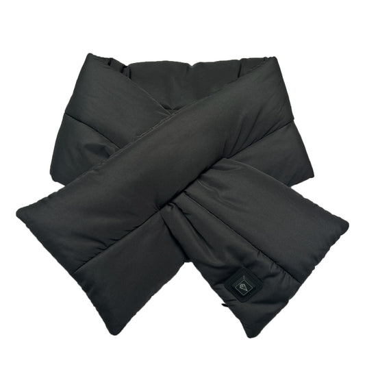 Heated Scarf in Recycled Material | Unisex | Black | Model Oslo